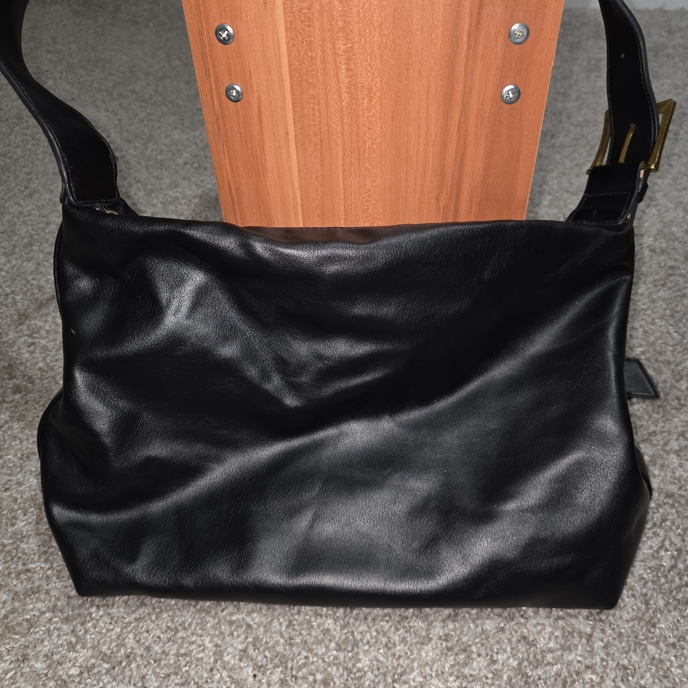 Elegant Black Leather Shoulder Bag